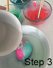 pour vinegar on eggs