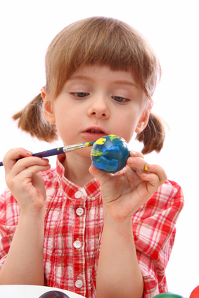 girl making fizzy Easter eggs